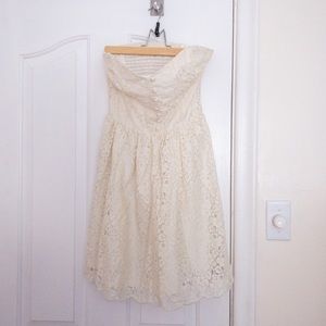 Talula Aritzia White Strapless Dress